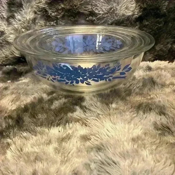 Pyrex clear glass vintage MCM nesting mixing bowls with blue ribbons & flowers. - Picture 14 of 15